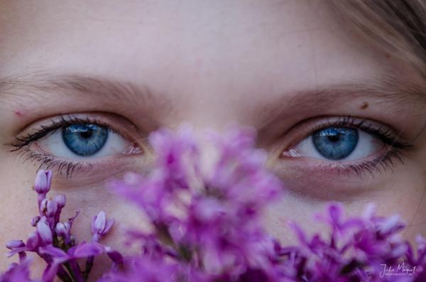 Ein Shooting-Bild mit Menschen und/oder Tieren inmitten wunderschöner Natur.